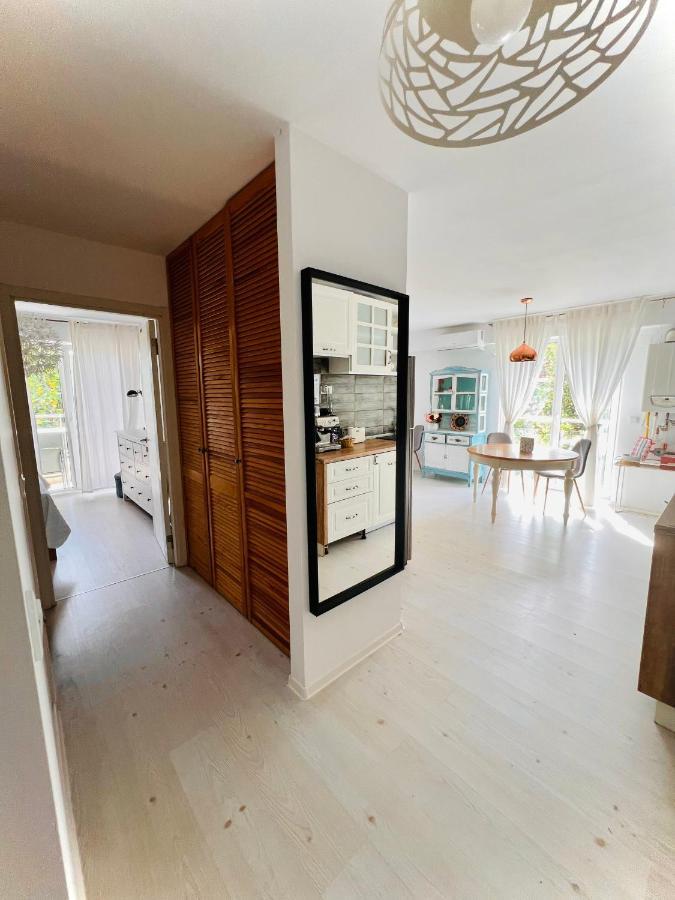 The Airport Loft Apartman Otopeni Kültér fotó